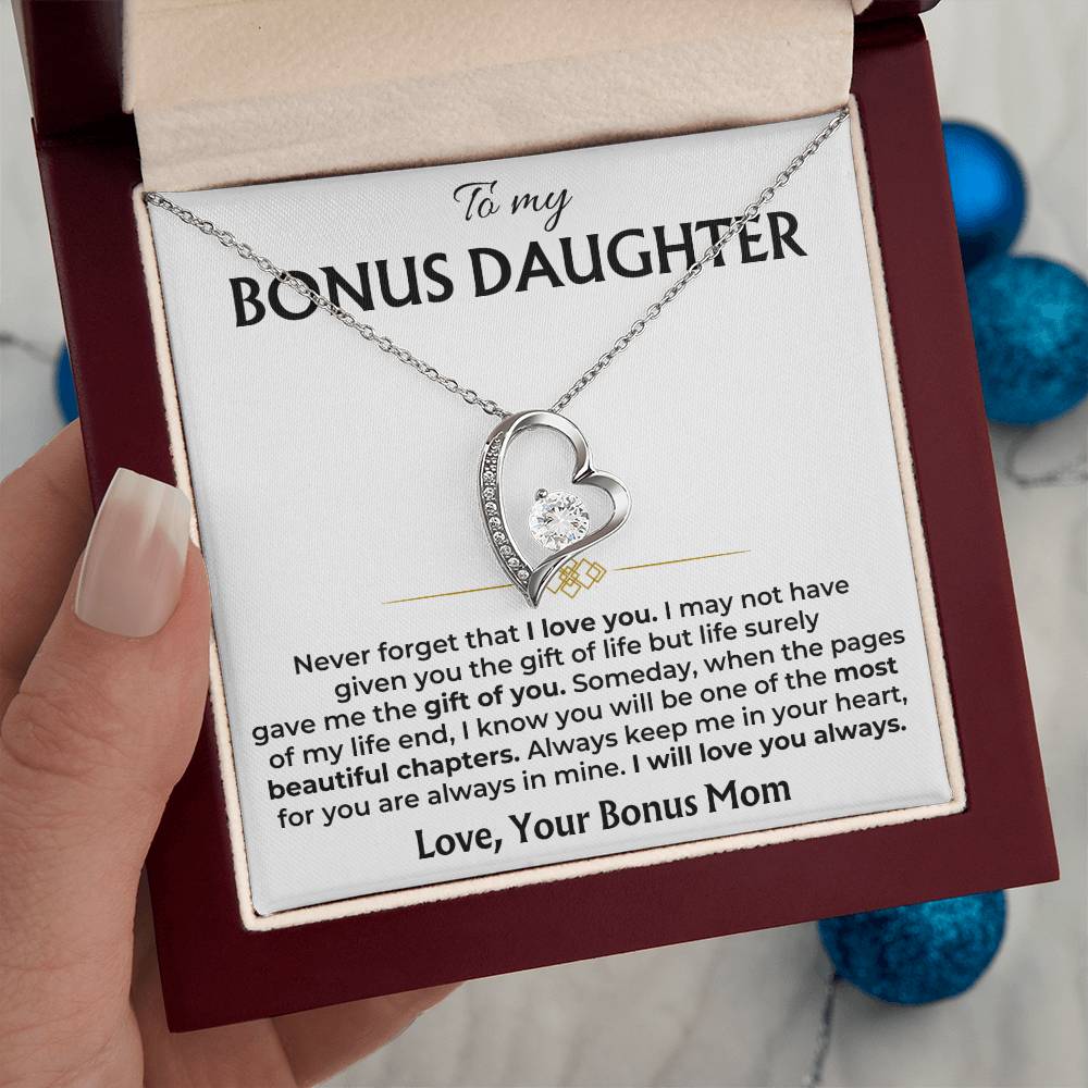 Bonus daughter white gold necklace presentation