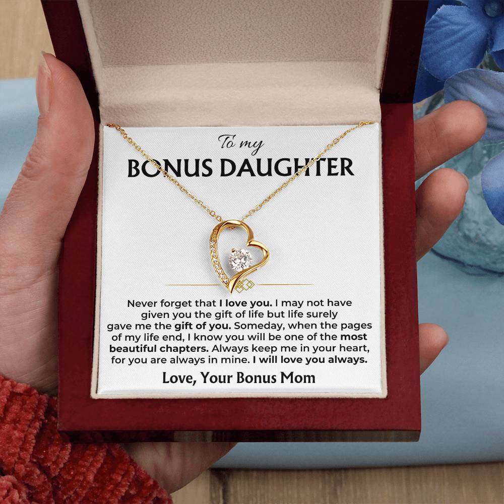 Bonus daughter yellow gold necklace presentation